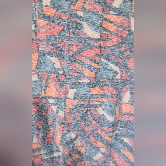 LuLaRoe Perfect Tee, sz L - Picture 3 of 4